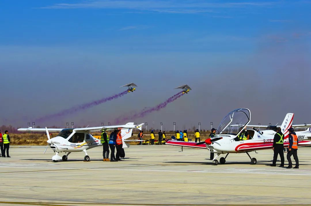 中国举办的国际翼装飞行比赛,全国第二届轻型运动类飞机锦标赛