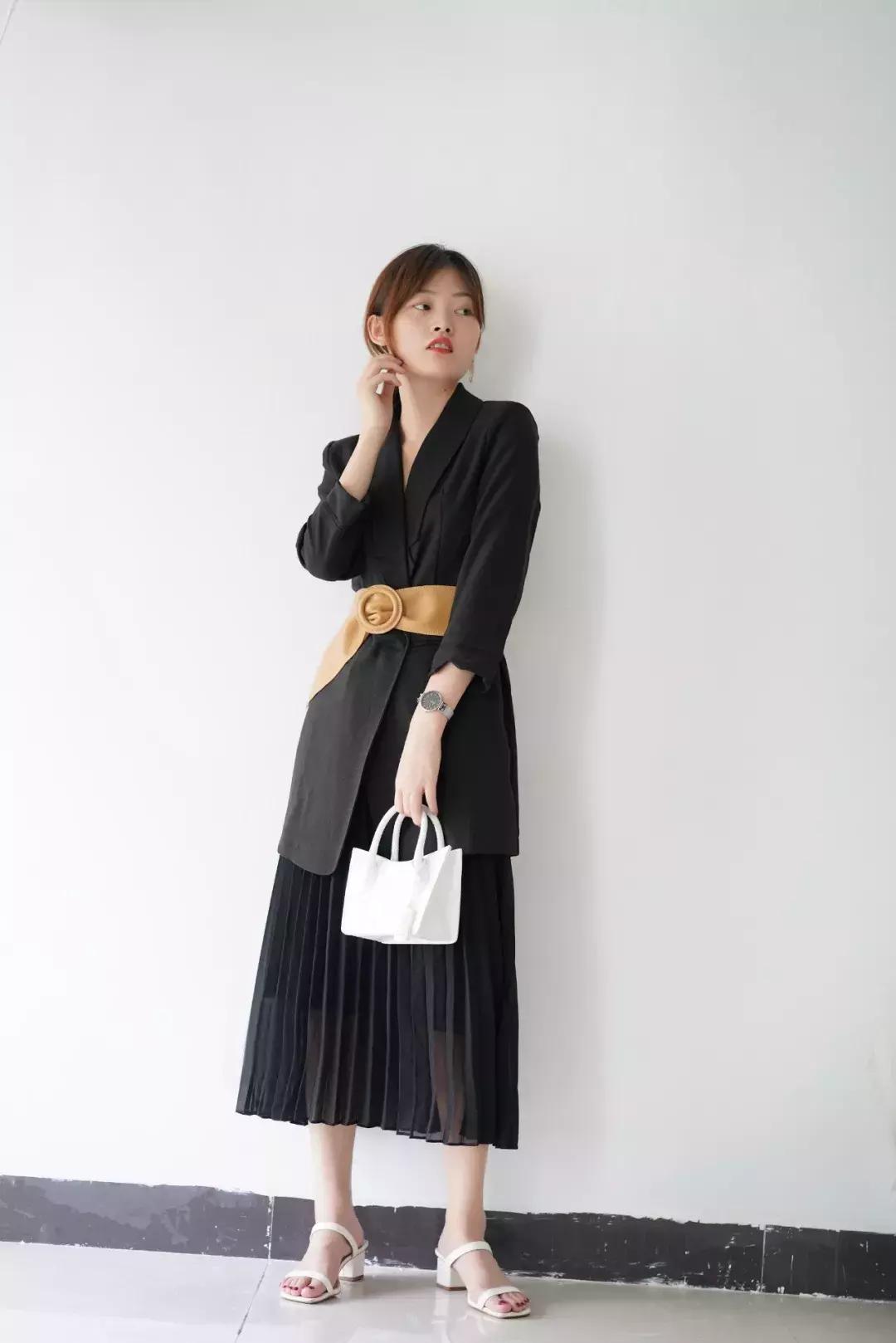 买回来的压箱底衣服,压箱底的旧衣服这样穿一秒变时髦