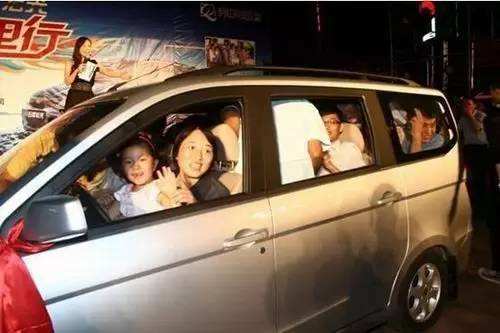 一代神车五菱宏光s,一代神车五菱宏光