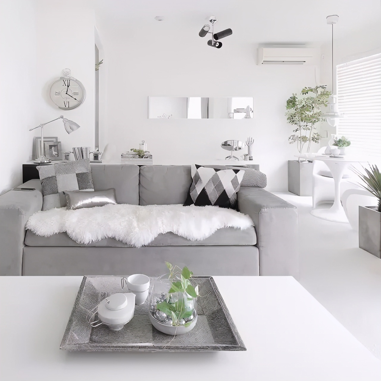 爱了这两间性冷淡系小户型，网友：这才叫一个人的豪宅