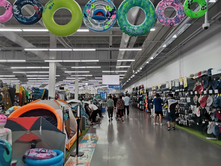 第一次逛夜集市,第一次去迪卡侬店购物