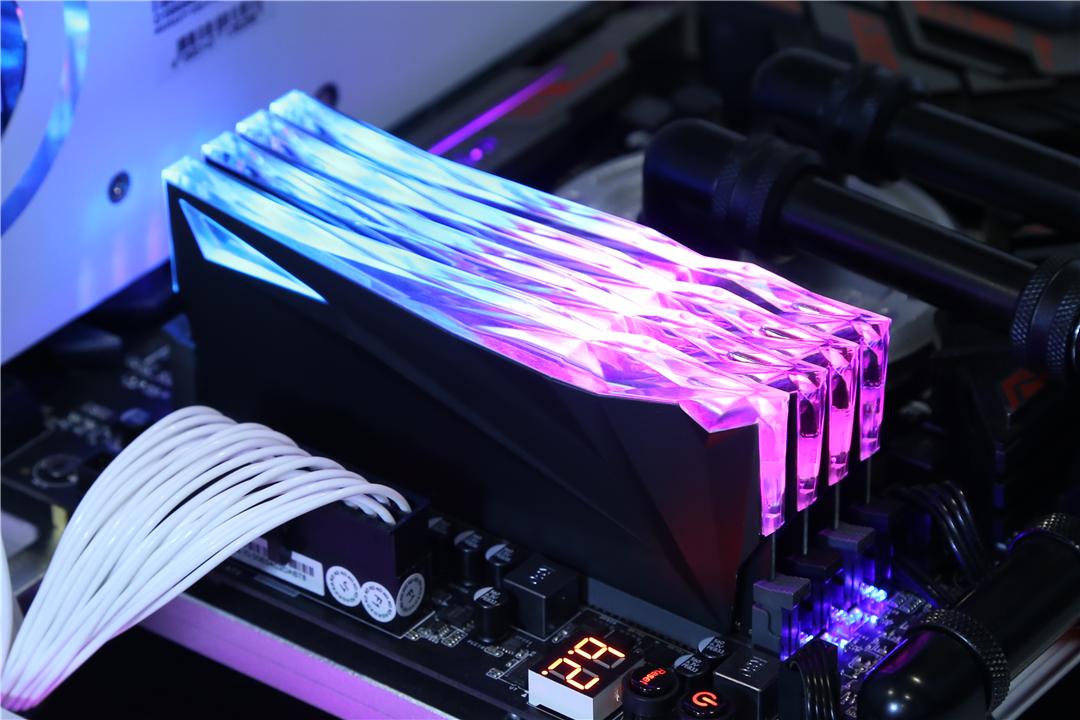 电脑内存条的正确安装方法,电脑内存条怎么插视频