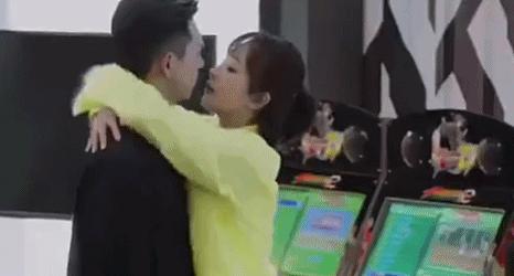 一夜之间被朋友圈刷屏的男人,发现男友朋友圈刷屏自己