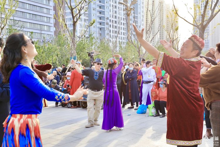 洛阳牡丹广场新疆舞视频,洛阳牡丹广场爵士舞