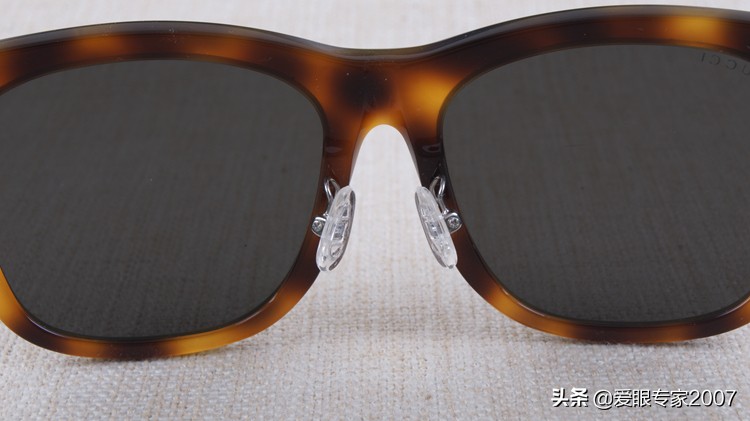 太阳镜鼻托掉了,板材眼镜鼻托掉了怎么配