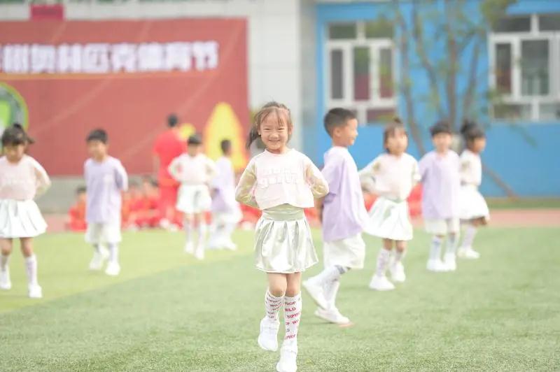 一百多人体育节开场,体育1000人活动