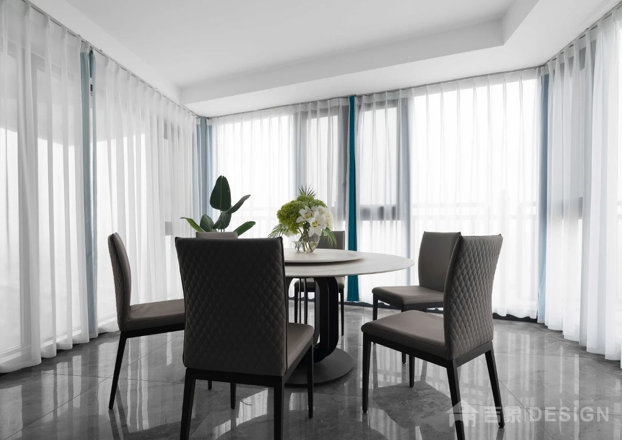 家庭餐桌如何配菜品好看,家庭聚餐实用的餐桌