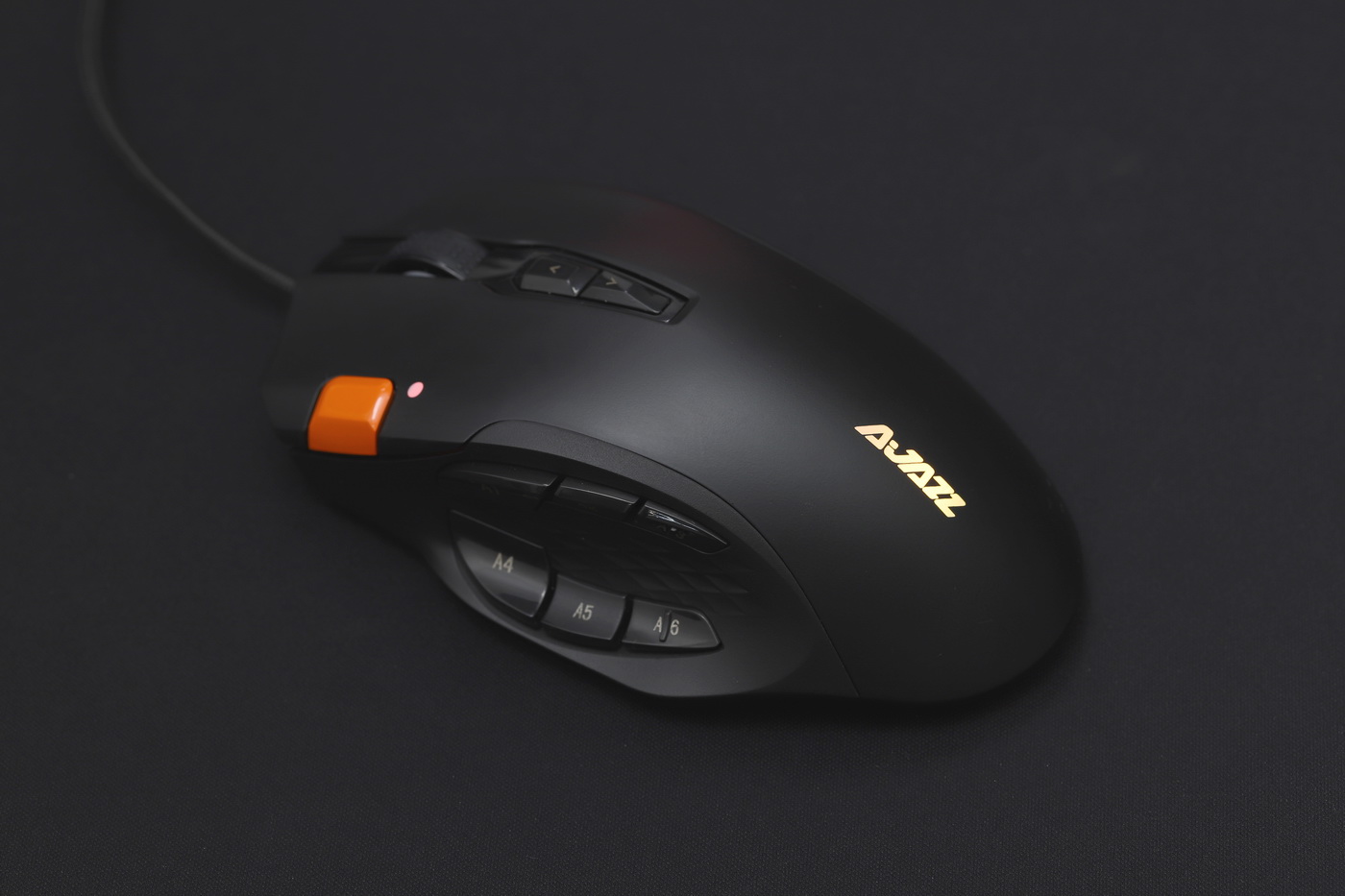 硬核工艺65g不打孔轻量化游戏鼠标,测评吃鸡单手键盘鼠标推荐