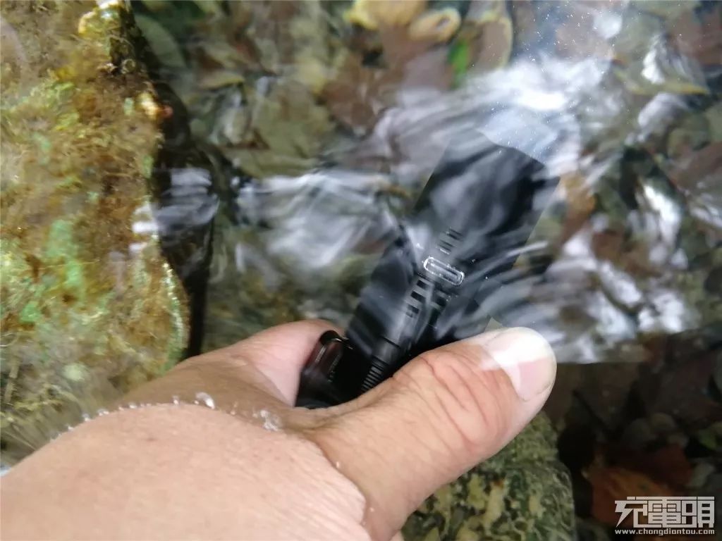 fenix菲尼克斯pd36r强光手电测评,fenixpd36rv2.0战术手电筒