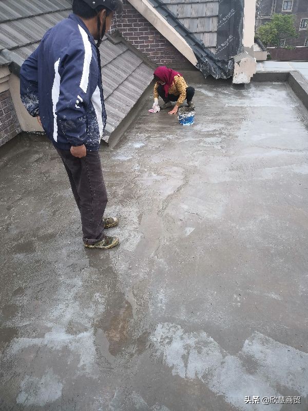 屋顶防水做完多长时间下雨没事,屋顶短期防水怎样最省钱