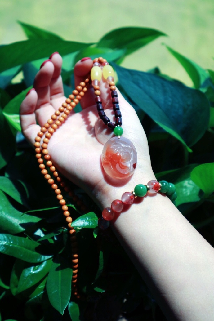 冰飘南红手串会越戴越红吗,为什么有的冰飘南红只要几十元