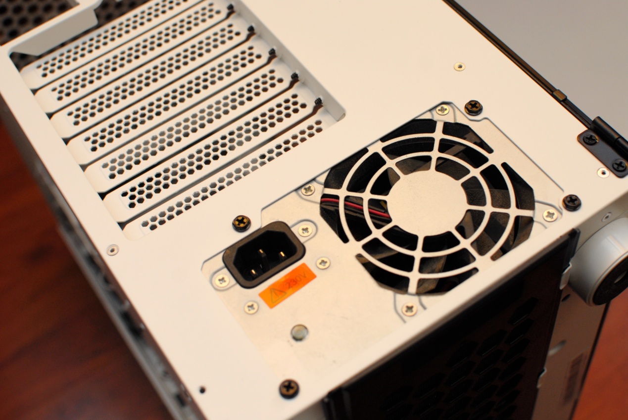 thermaltake机箱挑战者h6,真材实料看得到的产品