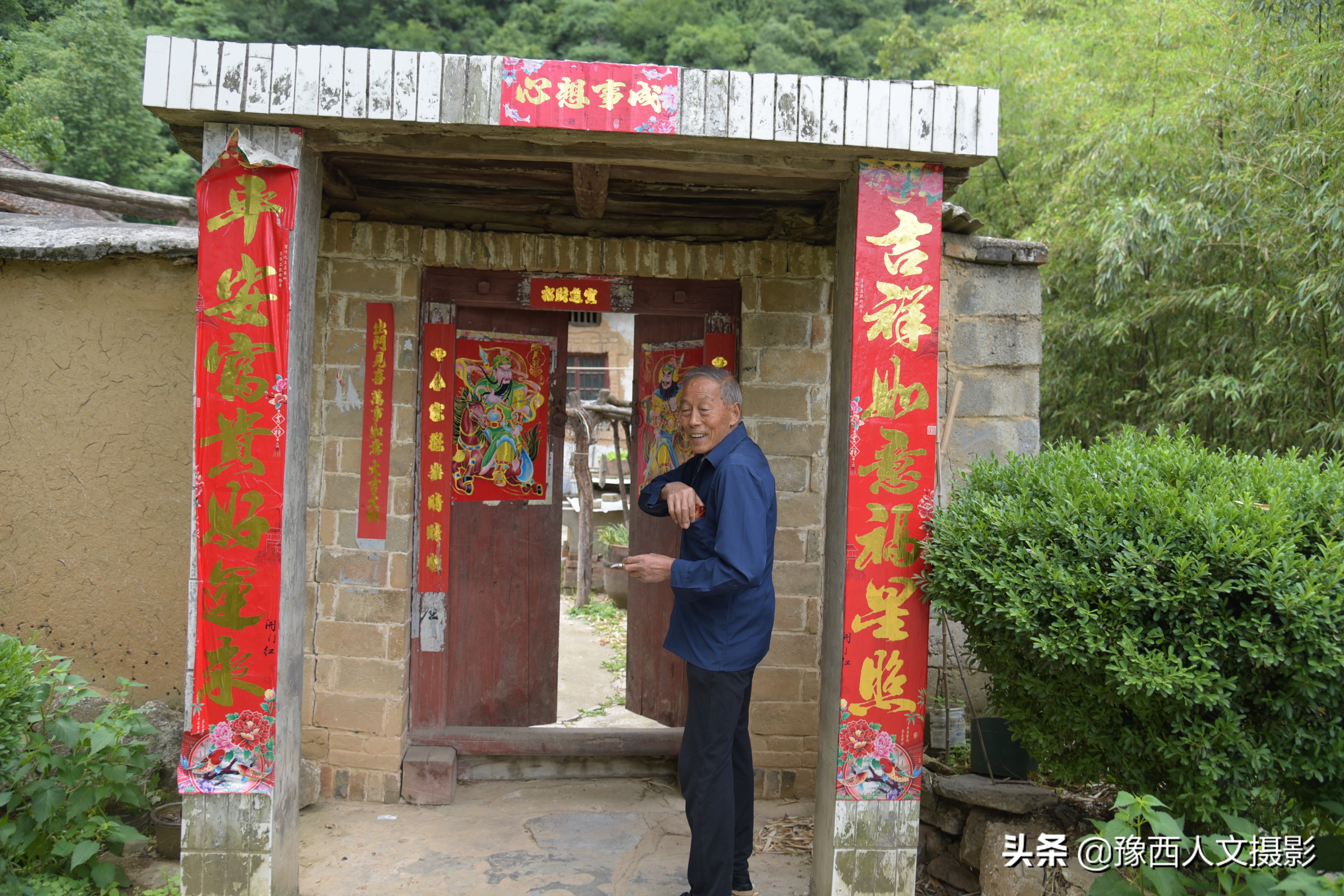 老村医治好脉管炎,两兄弟拿万元酬谢,他仅从毛票中抽出80块