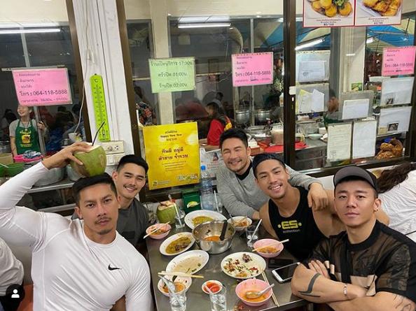 当和尚练出一身肌肉，是什么画风？这位泰国*男猛**颠覆了我的认知