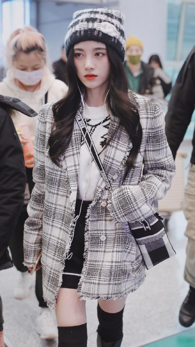 格子大衣的穿搭秘诀深色,格子大衣怎么穿比较潮