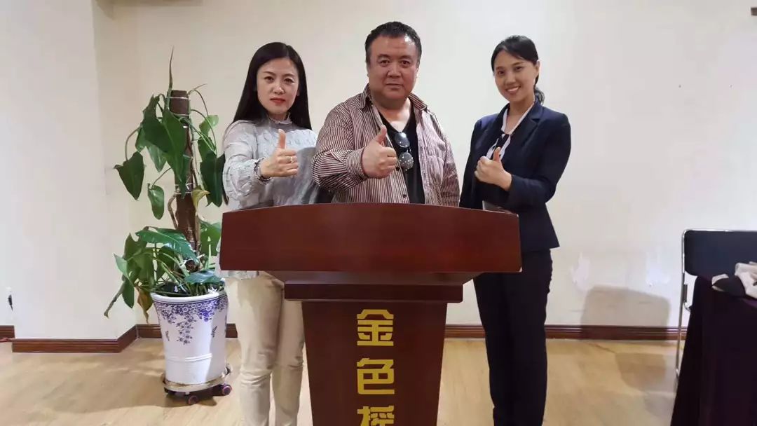 首都艺术家协会秘书长刘建——听家长讲述“红门”里的他