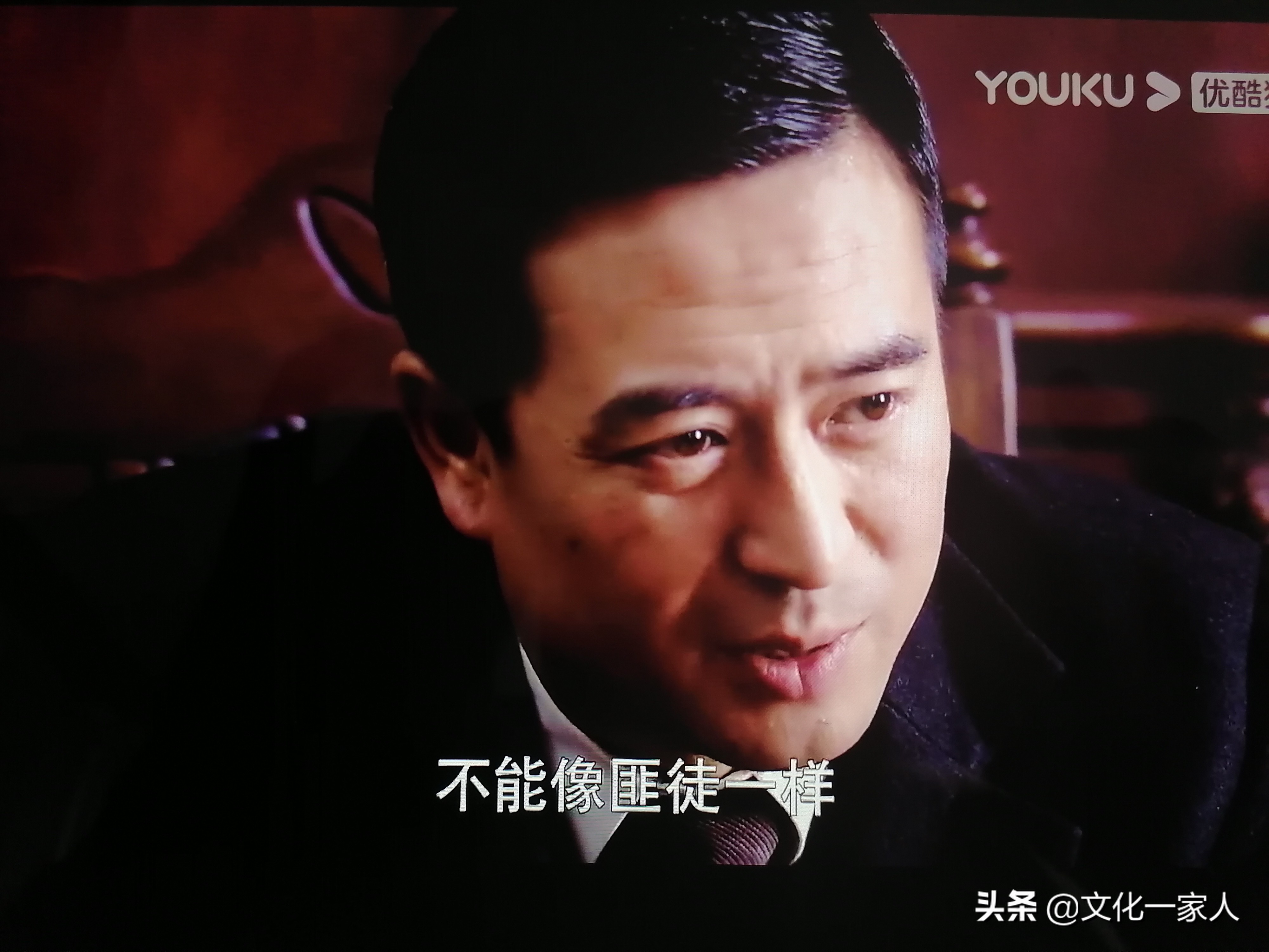 《悬崖》：一场敌中有我，我中有敌，斗智斗勇命悬一线的生死较量