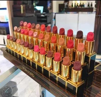 从李佳琦的口红营销看美妆零售