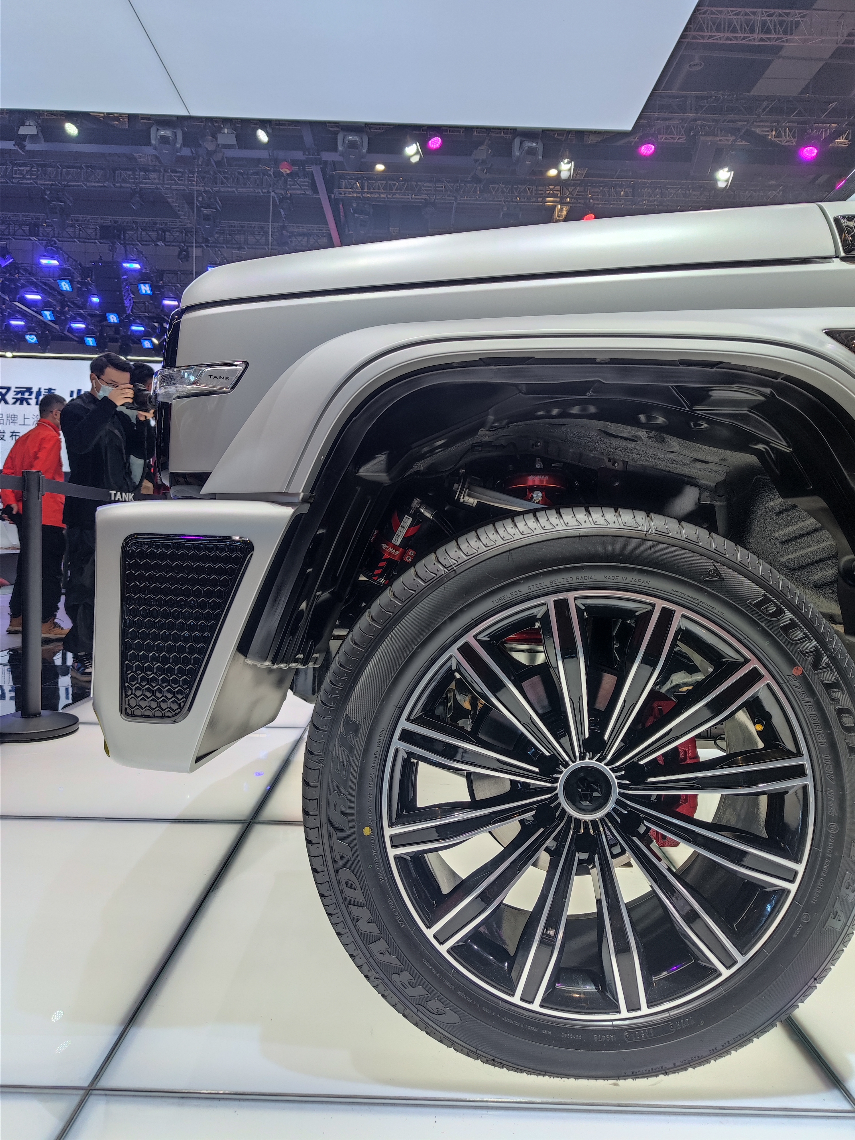 赛博坦克300对比大g,赛博坦克300落地价白色