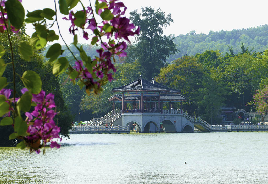 惠州西湖苏东坡小妾墓,惠州西湖和苏东坡有什么关系