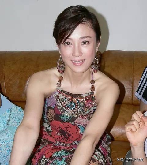 傅艺伟八十年代生活照,金巧巧吸毒还是傅艺伟吸毒