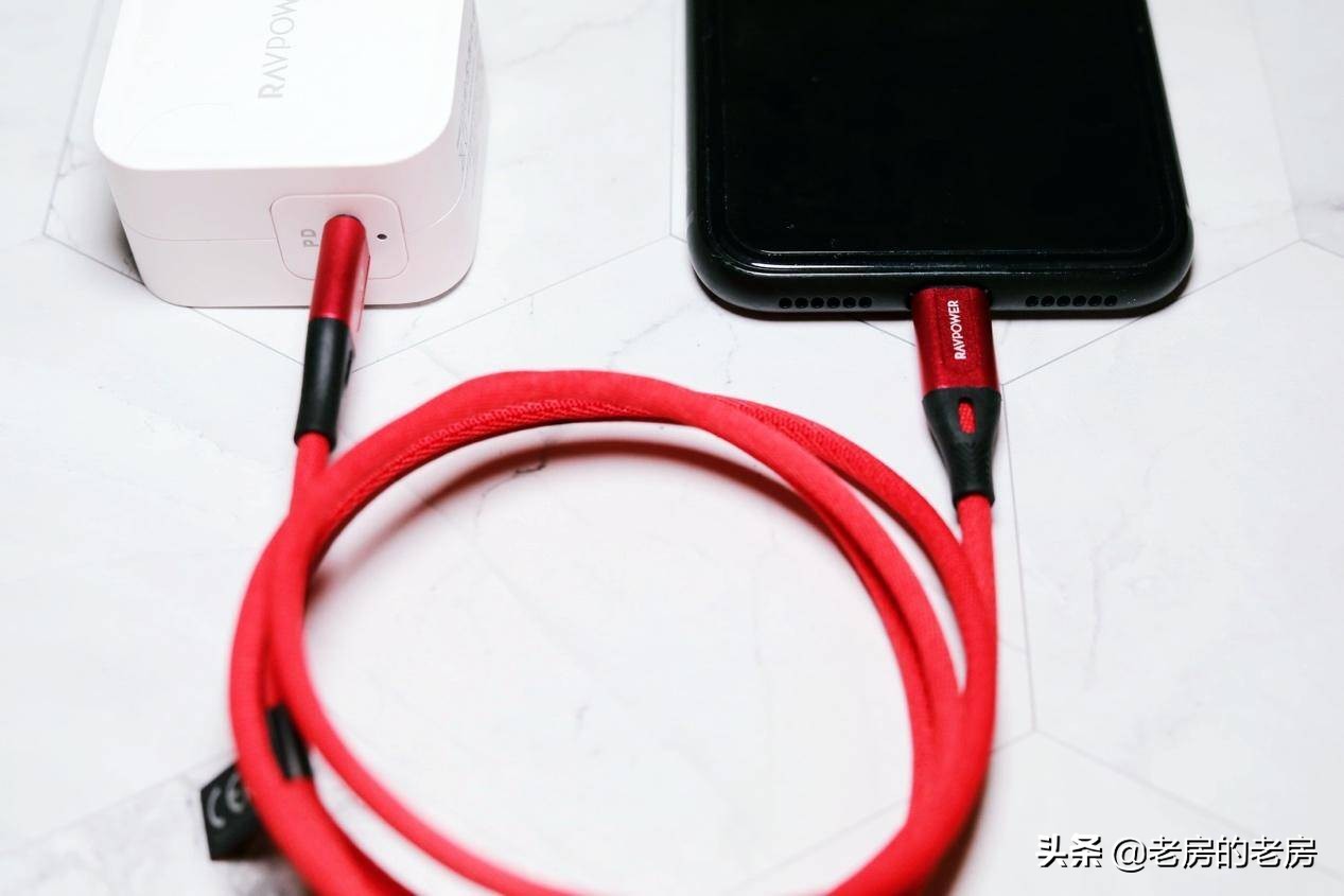 macbook支持pd快充,30w快充头可以给macbook充电吗