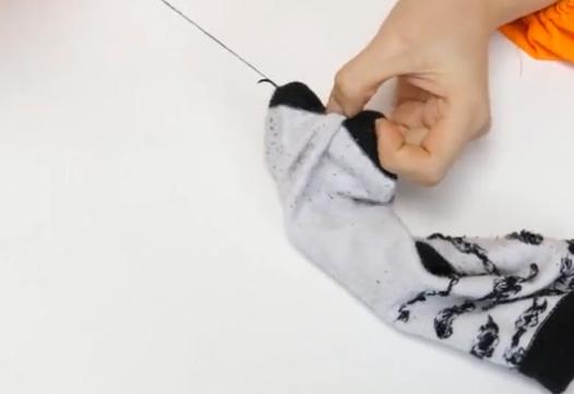 袜子有破洞要扔吗,袜子漏洞最简单修补办法