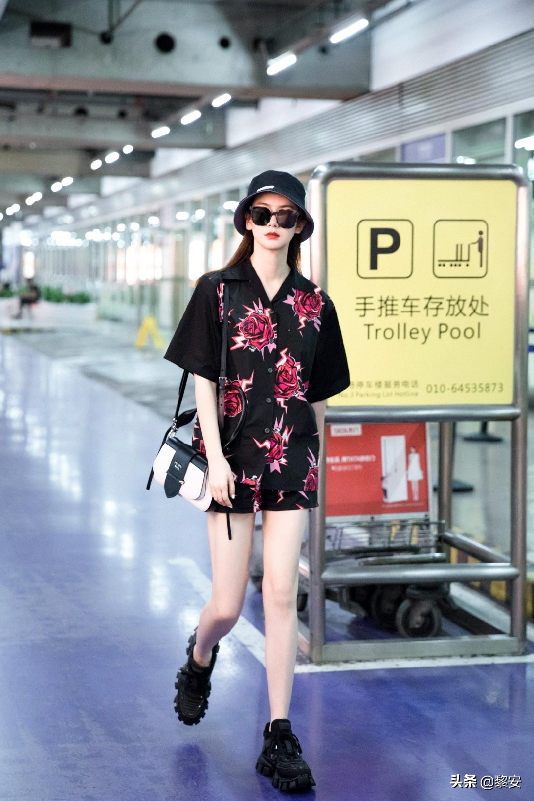 林允穿什么鞋好看,林允同款古驰运动鞋