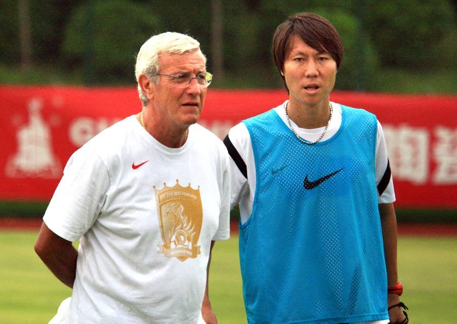 患难见真情！他是足坛公认的伟大教练，今为中国频繁发声