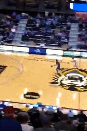 打篮球进攻致对方受伤需要赔偿吗,球场上犯规致人受伤需要赔偿吗