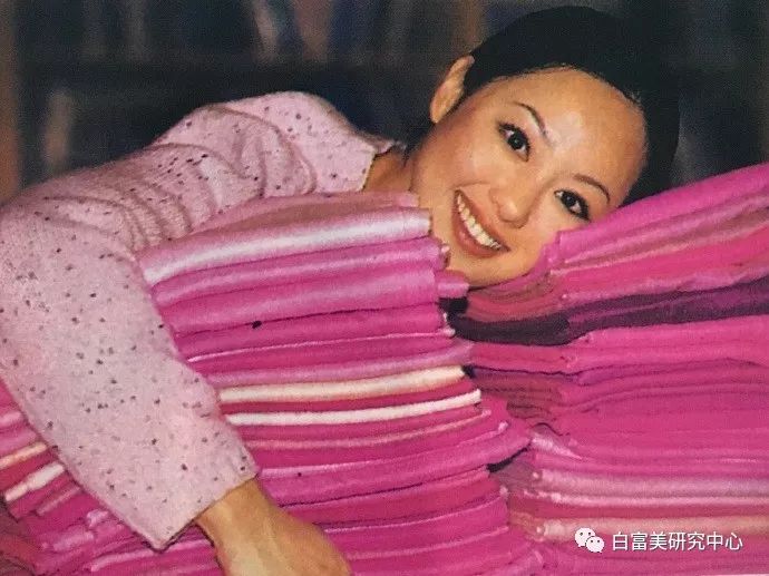 “败光”2位亿万富豪家产，名媛第一妖女，她是豪门最怕的女人