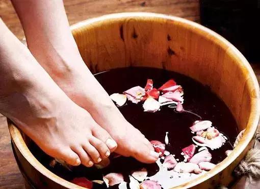 冬天泡热水澡去寒吗,冬天泡热水澡除湿气吗