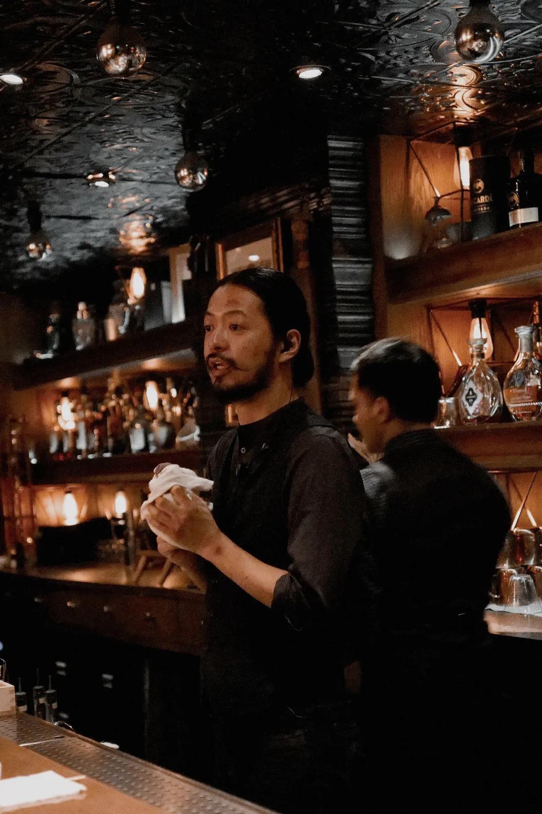 在上海的天花板酒吧“闯关”,喝到第五杯我悟了