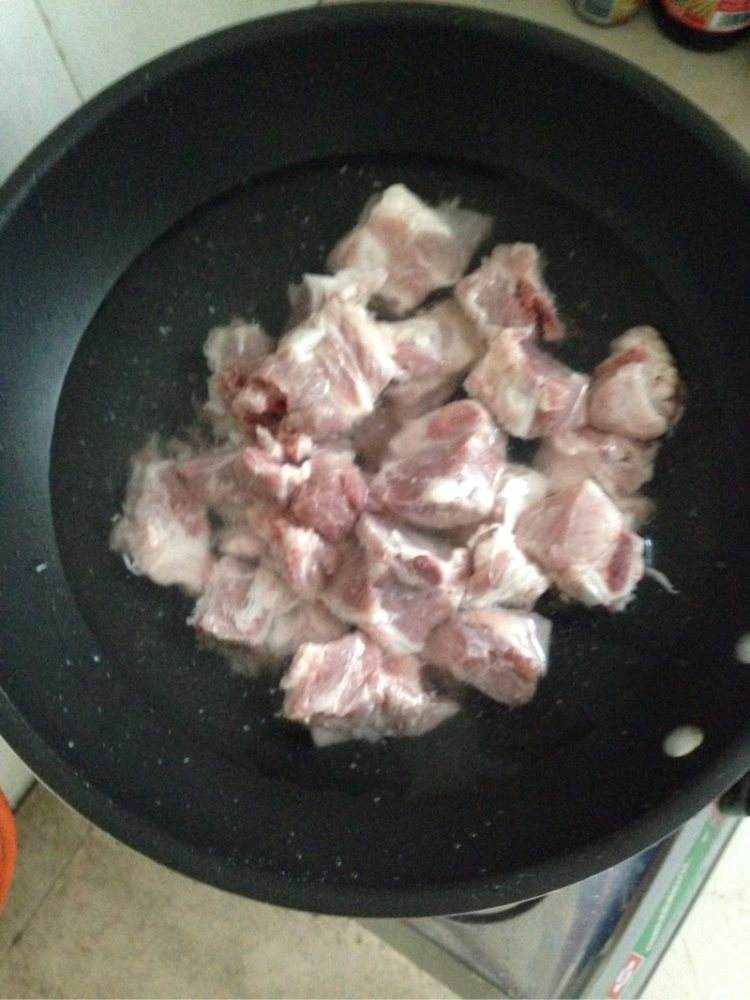 排骨一煮全是血,排骨一煮就飘起来