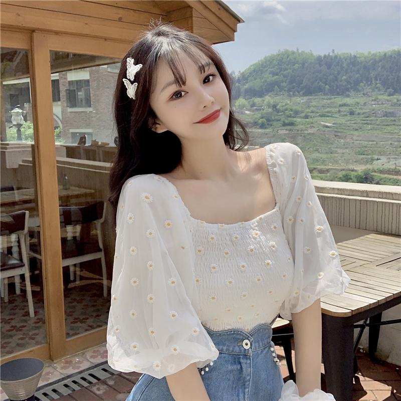 雪纺衫的挑选和搭配技巧,雪纺衫稍微有点宽怎么穿好看