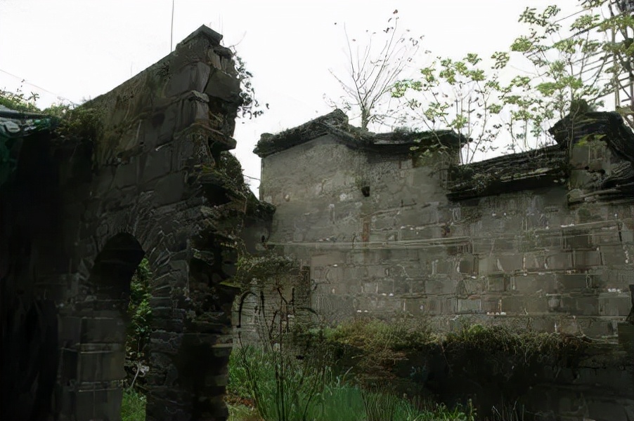 农村盖房挖出一个棺材,农村建房挖出石头