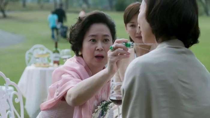 两个美女在公司打架薅头发,泰剧女人打架抓脸薅头发