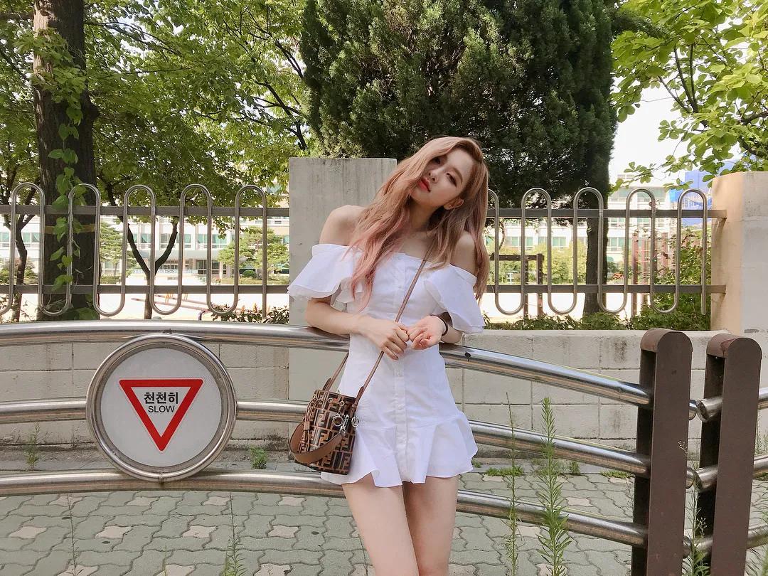 blackpink的朴彩英rosie,blackpink朴彩英澳洲玫瑰歌名