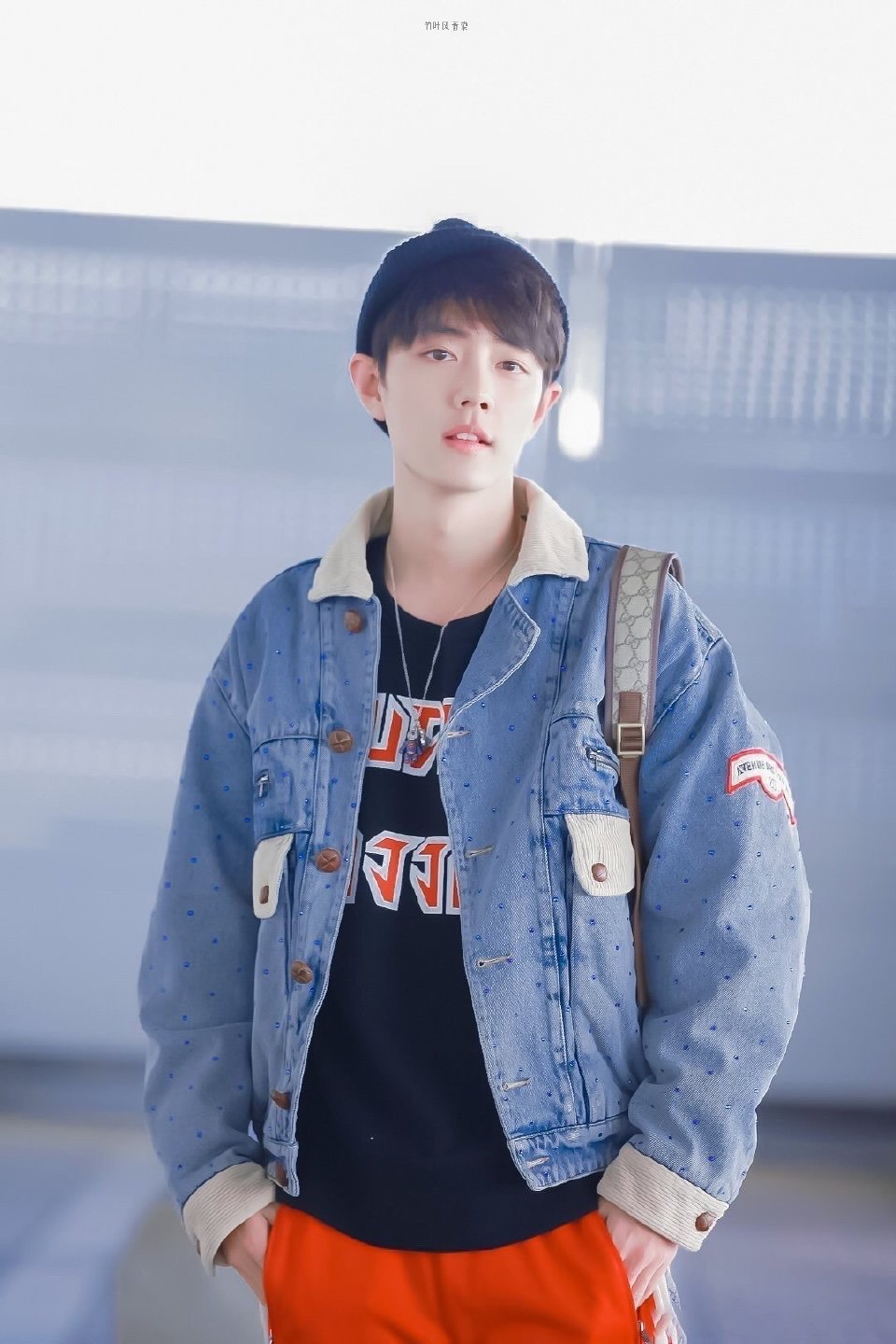 肖战西装露腹肌照片高清,肖战上半身露出腹肌图