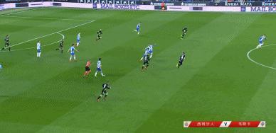 武磊射门失误的视频,武磊为铲射破门狠狠撞上门柱