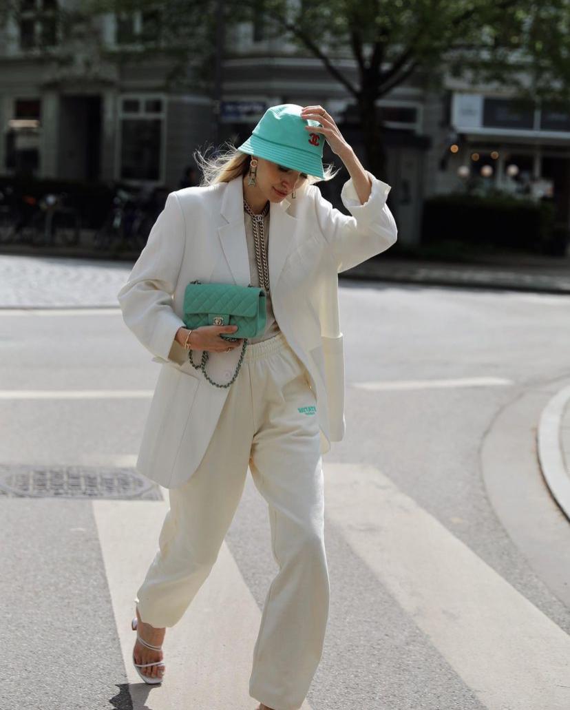 时尚玩转色彩让你轻松穿搭不出错 (100例经典色彩搭配穿搭)