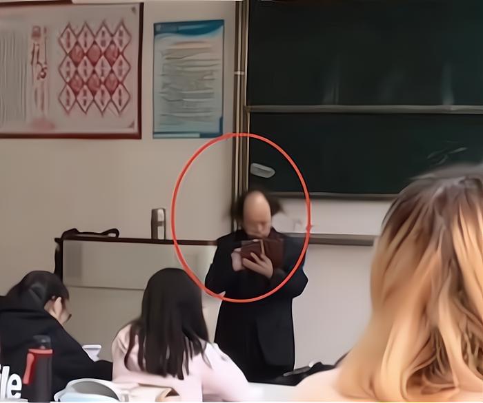 老师抓拍的学生搞怪瞬间,老师抓拍搞怪学生