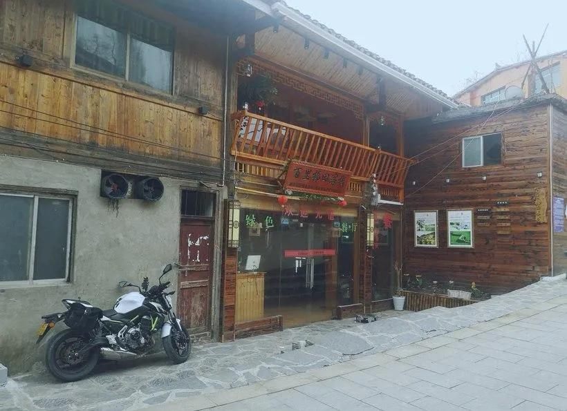 贵阳小伙骑摩托到拉萨,贵州小伙骑川崎去西藏