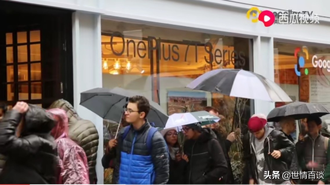 中国制造在伦敦排队抢购 (伦敦市民抢购促销品)