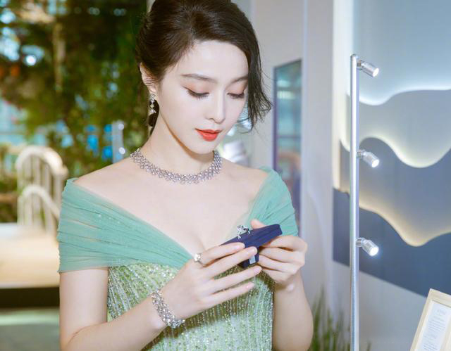 范冰冰尽显身材,范冰冰造型太美了