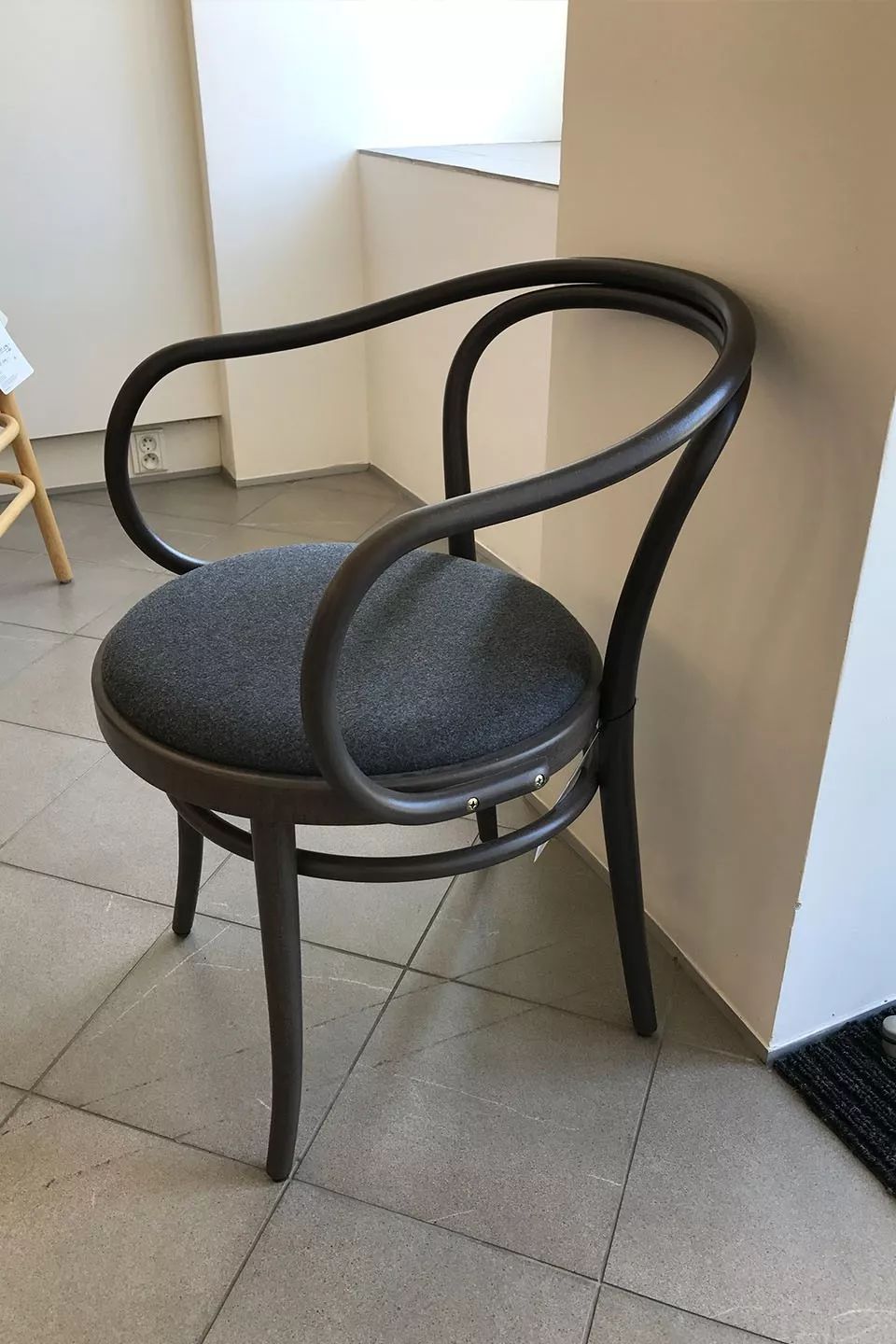 探访TON工厂看经典椅子背后的故事|疯狂24h我们去捷克干了啥？