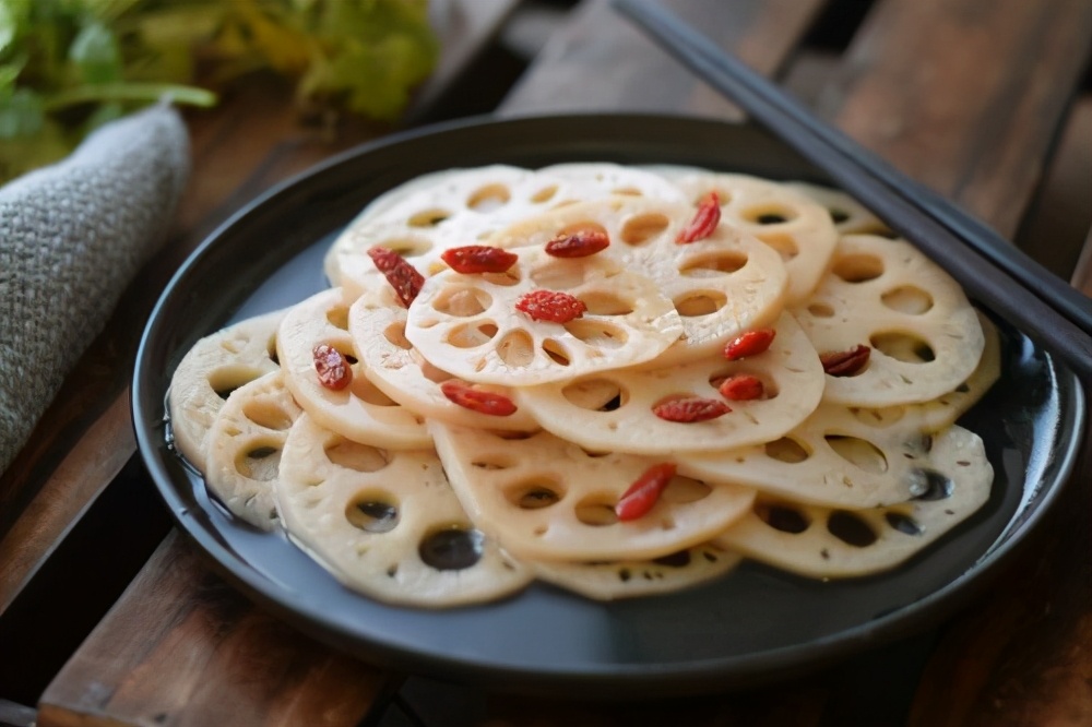 糖醋藕片先放糖还是先放醋,醋溜藕片用白醋好还是用陈醋好吃