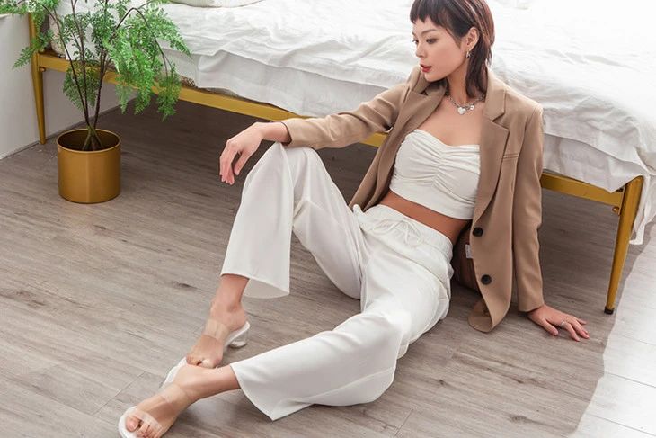 为什么一上班就全身水肿,夏天经常水肿腿是什么原因造成的