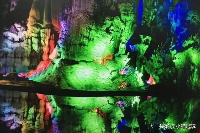 全世界最美的溶洞温泉,很美的天然溶洞温泉