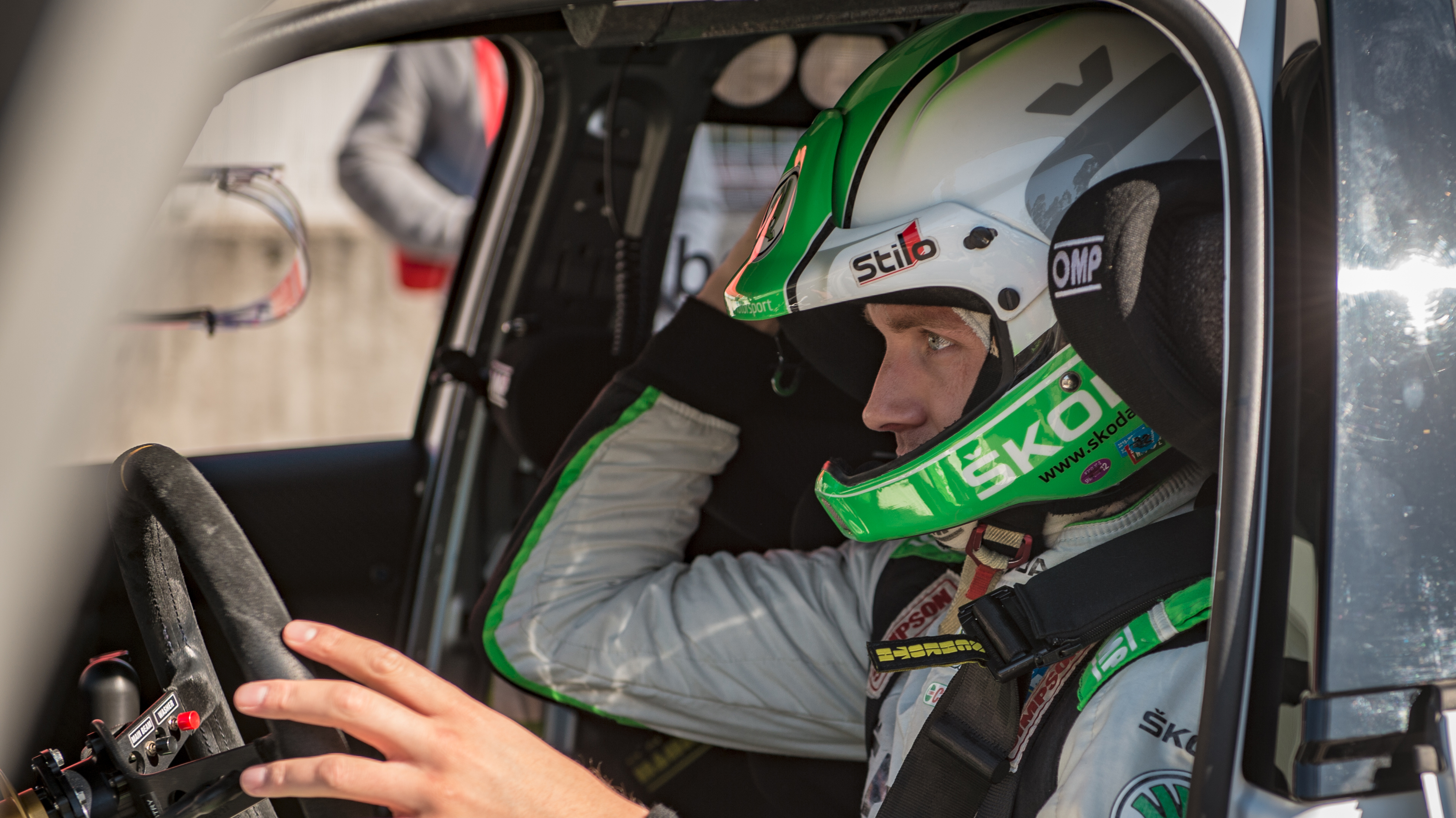 开车千万别穿这6款鞋子,开车应该穿软底鞋还是硬一点的鞋